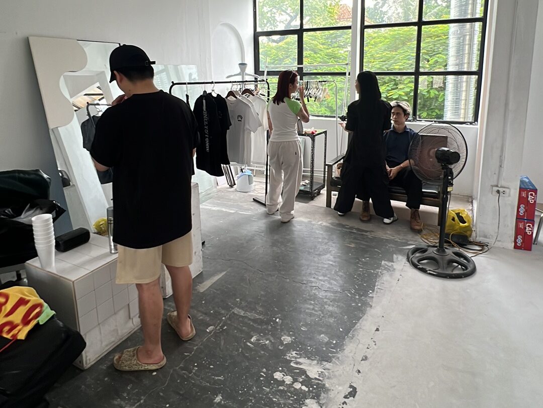 About Us 4 svg+xml;charset=utf